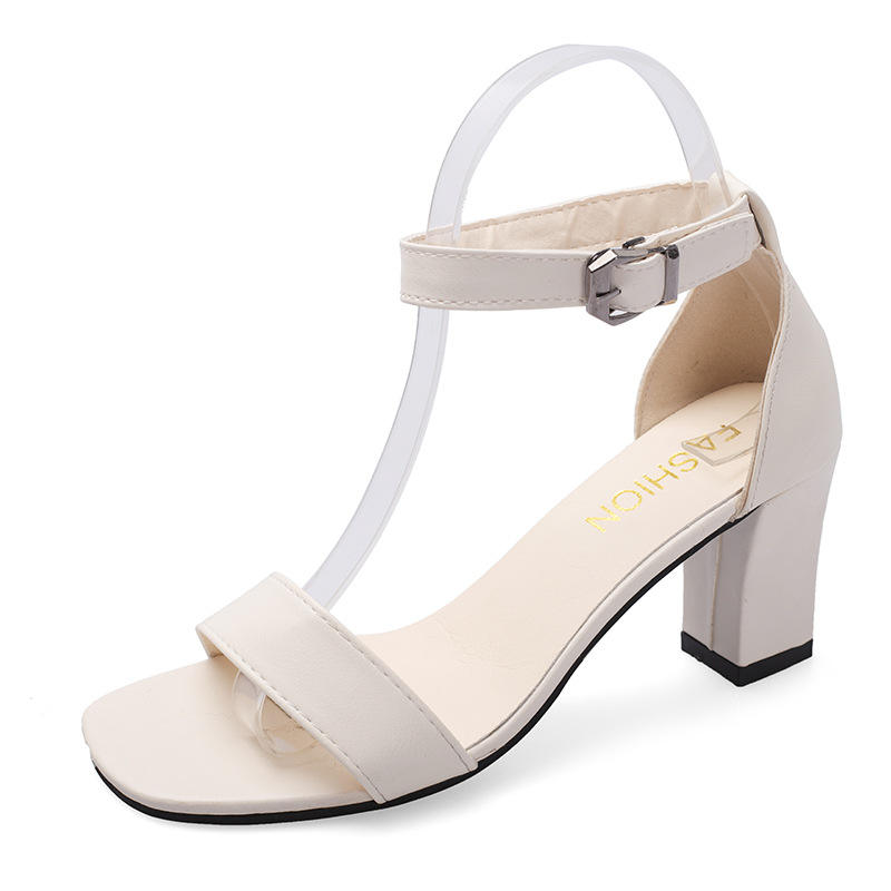 รองเท้าส้นสูงสีขาว