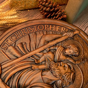 Plaque en <span class=keywords><strong>bois</strong></span> sculptée à la main de Saint <span class=keywords><strong>Christophe</strong></span>, décoration murale catholique rustique ovale pour la maison ou l'église - Product Image 5