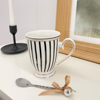 Tasses à café en céramique minimalistes nordiques avec un motif noir et blanc distinct avec une boîte-cadeau