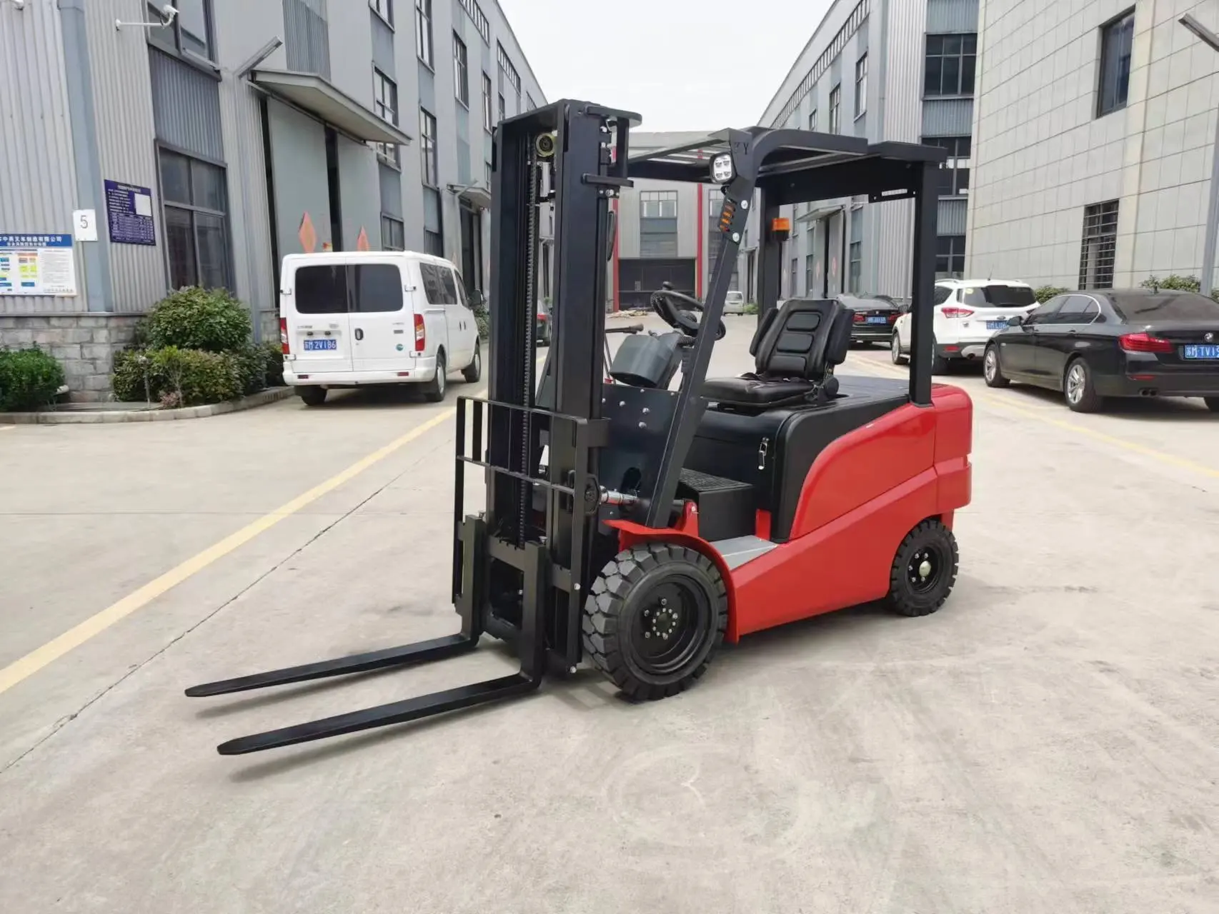 Zhongyan 2 ton 3 ton battery electric pallet forklift for sale with CE