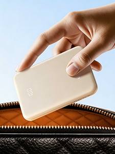 Batería Externa UGREEN de 10000mAh con Carga Rápida PD de 30W para Teléfonos Inteligentes y Tabletas - Product Image 4