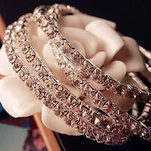 Bracelet de bijoux de mode européens et américains super flash plein de diamants simple rangée de bijoux de main de tempérament élastique en gros