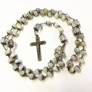 Collar con colgante de <span class=keywords><strong>cruz</strong></span> de Jesús y cielo estrellado, collar con cuentas de perlas redondas de 8mm - Product Image 1