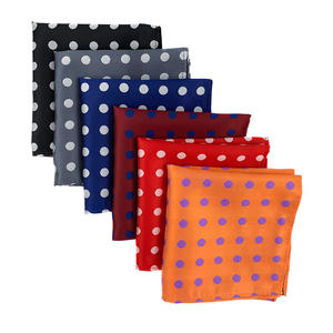 منديل جيب مربع مخصص 25 أو هانكي بولكا دوت بيزلي زهري ملون أحمر وأسود وأبيض - Product Image 2