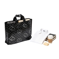 Sacs promotionnels en plastique en stock, avec poignée souple, OEM ODM, pour la vente au détail de vêtements et de cadeaux