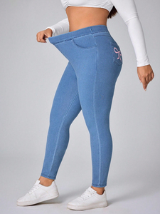 Jeans Skinny Blu Elasticizzati di Alta Qualità per Donne Taglie Forti, con Fiocco e Alta Elasticità - Product Image 6