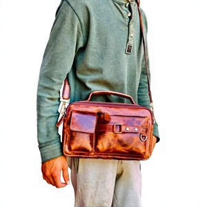 Sac bandoulière de luxe vintage en cuir véritable imperméable pour homme - Durable, léger, pour usage quotidien et extérieur - Product Image 5