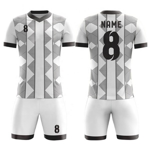 Uniformes de Fútbol Personalizados a Precio Económico y MOQ Bajo, Diseño Sublimado, 100% Poliéster Malla, Secado Rápido, Antiestático, Logotipo Personalizado - Product Image 3