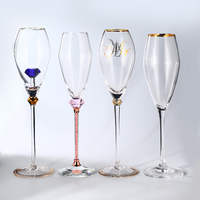 Großhandel Weiß Smokey Grau Kristall Becher Trinkgläser Einzigartige Breite Hüfte Hohe Kerze Stemless Design für Champagner Weinrot