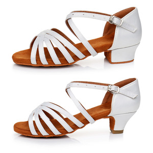 Chaussures de <span class=keywords><strong>danse</strong></span> Salsa de salle de bal modernes pour femmes confortables en peau de vache supérieure à la mode Satin PU filles enfants chaussures de <span class=keywords><strong>danse</strong></span> latine - Product Image 3