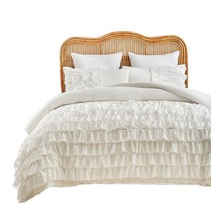 Cubrecamas de Boda Blancos de Microfibra Cepillada Ecológica, Tejidos, Modernos, con Volantes Multicapa, Estilo Casual, Colección Scallop Princess, con Fundas de Almohada a Juego - Product Image 1