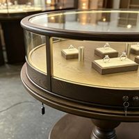 Vitrine à bijoux éclairée par LED avec dimensions personnalisables, construction robuste, écologique et durable
