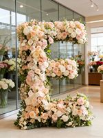 Lettres et chiffres en fleurs artificielles géantes décoratives utilisées pour la décoration de mariage et de fête