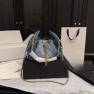 กระเป๋าถือผู้หญิงหนังแท้คุณภาพสูงระดับไฮเอนด์ กันน้ำ ความจุเยอะ สายโซ่ สไตล์วินเทจ - Product Image 2