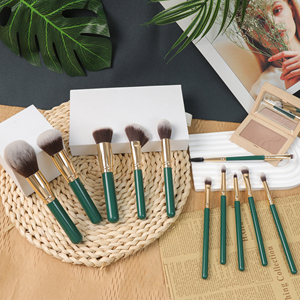 El Set de Brochas de Maquillaje Premium de 11 Piezas de la Serie Verde Viene con un Esquema de Colores Novedoso y Materiales de Alta Calidad - Product Image 5