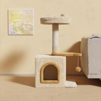 Arbre à chat en peluche mignon en gros avec niche et griffoir en sisal, emballé en carton pour chats d'intérieur