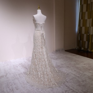 Robe <span class=keywords><strong>de</strong></span> mariée classique coupe sirène trompette, décolleté cœur, entièrement ornée d'appliques en dentelle, couleur champagne nude, avec traîne chapelle, sur mesure - Product Image 4