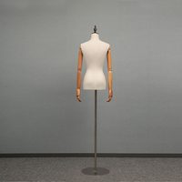 Mannequin de vitrine en FRP gonflable de qualité supérieure pour femme avec bras réglables pour l'affichage de vêtements
