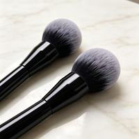 Pinceau de maquillage professionnel en gros, grand format, poils synthétiques doux, manche noir brillant, pour poudre et blush, logo personnalisé disponible