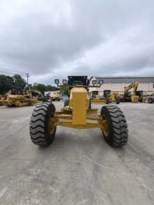 Buen rendimiento Caterpillar 140H Motoniveladora de segunda mano Motor diésel de 20 toneladas Origen de Japón a la venta - Product Image 5