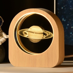 Veilleuse LED personnalisée en boule de cristal 3D sculptée, mini base en bois lumineuse avec technique de polissage, ornements de bureau créatifs - Product Image 2
