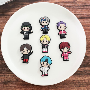 Breloques de chaussures en PVC <span class=keywords><strong>BTS</strong></span> pour garçons, décorations de chaussures pour enfants, cadeaux personnalisés en gros - Product Image 4