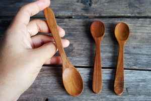Cuillères en bois artisanales pour la cuisine, le service, le mélange et la préparation des aliments, fabriquées en bois naturel durable - Product Image 3