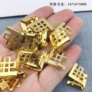 16MM gros doré Antique Bronze <span class=keywords><strong>grille</strong></span> sac à dos protecteur fer feuille livre Page Album décoratif Notbook artisanat métal coin - Product Image 6