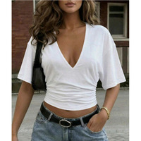 T-shirt court à col en V européen/américain, coupe ajustée, couleur unie, amincissant, vêtements courts pour femmes au style audacieux