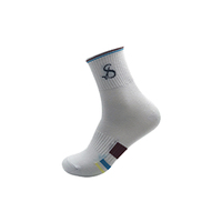 Chaussettes de sport tricotées avec logo personnalisé pour femmes, élégantes, de couleur rouge, longueur de l'équipage, design excellent pour une utilisation toute l'année en hiver