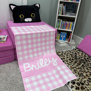 Toalla de nombre a cuadros colorida Toalla de baño multicolor personalizada para playa Piscina Deportes y entretenimiento Toalla de fuente - Product Image 2