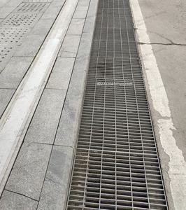 <span class=keywords><strong>Plaque</strong></span> de grille industrielle en <span class=keywords><strong>acier</strong></span> <span class=keywords><strong>galvanisé</strong></span> à haute résistance pour toiture de bâtiment, entrepôt, composée d'une grille de drainage - Product Image 4