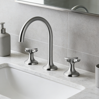 Robinet de lavabo de salle de bain à trois trous en laiton massif au design moderne, mitigeur eau chaude et froide à double poignée pour fabrication OEM personnalisée