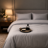 Parure de lit en coton bleu côtier 4 pièces avec housse de couette rayée en satin, drap plat et taies d'oreiller pour chambre d'enfant ou chambre d'invité