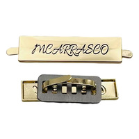 Etiquettes émail de marque personnalisées en métal plaqué or pour sacs à main avec clip arrière