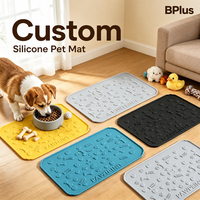 Tapis de repas pour animaux de compagnie en silicone souple BPlus, doux pour la muqueuse et les pattes, surface sûre à lécher pour chiots et chatons, idéal pour les premiers repas et les cours de dressage