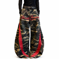 Jean large taille haute en denim premium pour femme, style Gorpcore gothique camouflage, respirant, coupe ample, avec empiècements en maille rouge contrastante, idéal pour l'été