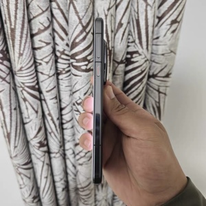 Wholesale HONR Magic 7Pro 6.8 inch 16GB 512GB AMOLED 5G Android 14 Smartphone with 5850mAh 66W Quick Charge and Charger Included - Product Image 2