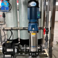 250LPH filtre à eau salée Ro plante Ro équipement de traitement de l'eau avec réservoir d'eau avec machine UV à l'ozone