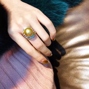 Bague en argent naturel S925 avec perles rondes de 13-14 mm, forte luminosité avec légers défauts, design de robinet incrusté de perles dorées riches - Product Image 4