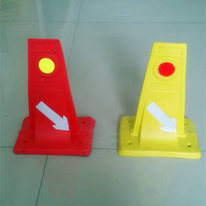 لافتة تحذيرية عاكسة من مادة EVA مع حماية IP65 لتوجيه حركة المرور في مواقف السيارات - Product Image 1