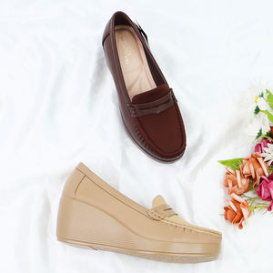 Mocasines de alta calidad OEM ODM llegadas, diseño de mocasines, <span class=keywords><strong>calzado</strong></span> de punta redonda para mujer, zapatos de mujer de fondo grueso, zapatos de tacón para mujer - Product Image 1