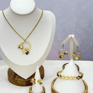 Conjunto de Joyería de Acero de Titanio Premium Estilo Coreano, Collar con <span class=keywords><strong>Colgante</strong></span> Floral e Imitación de Perla, Oro 18K, Regalo Minimalista y Elegante - Product Image 5