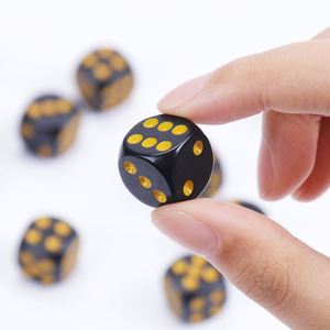 Dés de jeu de table de haute qualité en acrylique noir avec points dorés, coins arrondis personnalisés, ensemble de dés D6 de 16 mm - Product Image 4