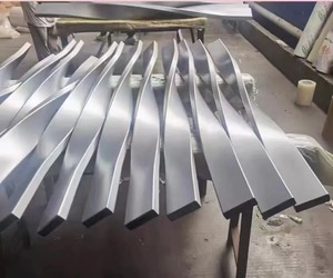 Panneaux de mur-rideau extérieur en aluminium courbé sur mesure, anodisés, anti-corrosion, design minimaliste, 70 pouces et plus - Product Image 1