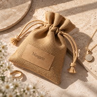 Pochette à bijoux en jute avec cordon de serrage et logo personnalisé, sac cadeau en toile de jute avec étiquette kraft vierge pour mariage, fête, emballage de bonbons, vente en gros