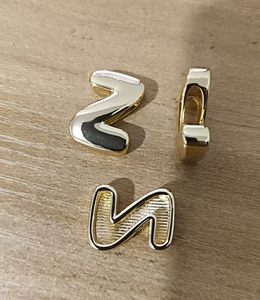 Perle con Lettere Grandi Placcate in Oro 18K, Perle Alfabeto con Foro Largo per Braccialetti Fatti a Mano - Product Image 4