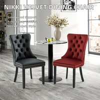 Chaise de salle à manger moderne en cuir PU capitonnée en gros |   Chaise de restaurant rembourrée noire et rouge avec garniture cloutée et pieds en bois massif, style indien