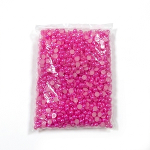 Perles plates rose vif, perles ABS demi-rondes fuchsia pour la décoration de coques de téléphone DIY, style Barbiecore - Product Image 1