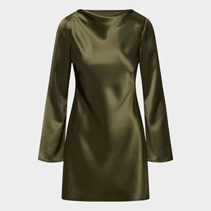 Robe courte à manches longues en satin vert foncé pour femmes avec col empilé pour les fêtes décontractées - Fabriquée sur mesure - Product Image 1